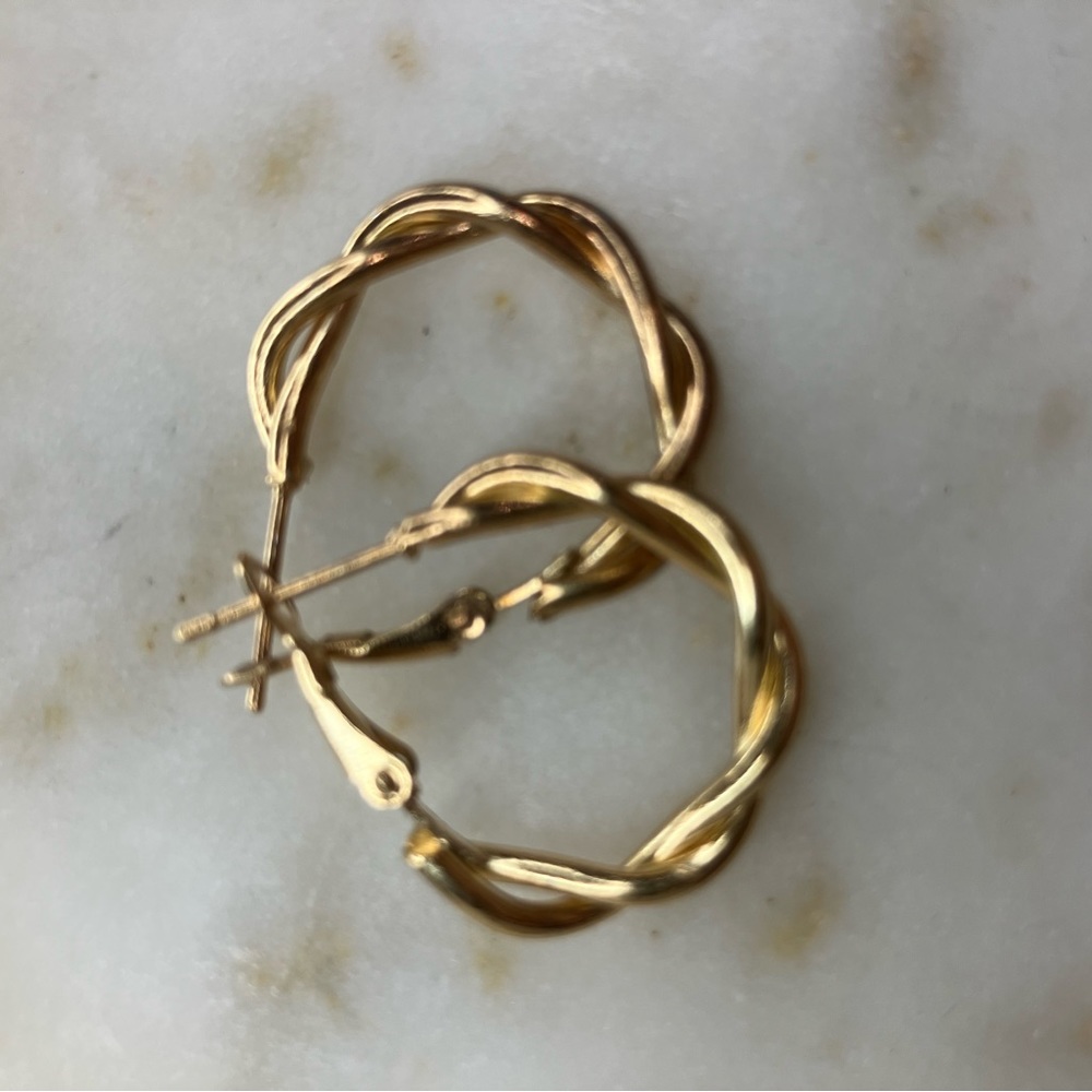 Small gold hoops